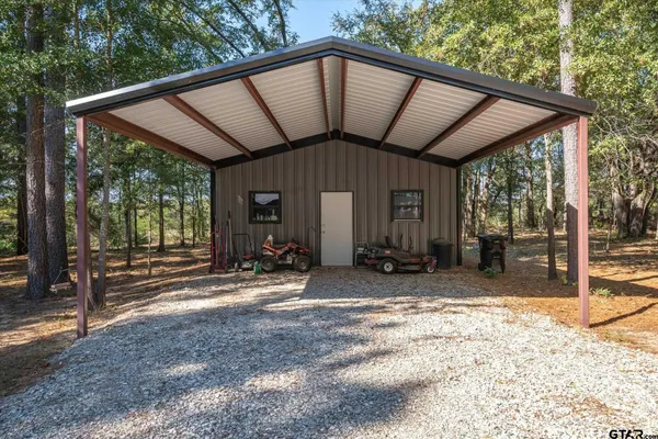 a view of a house with backyard and porch