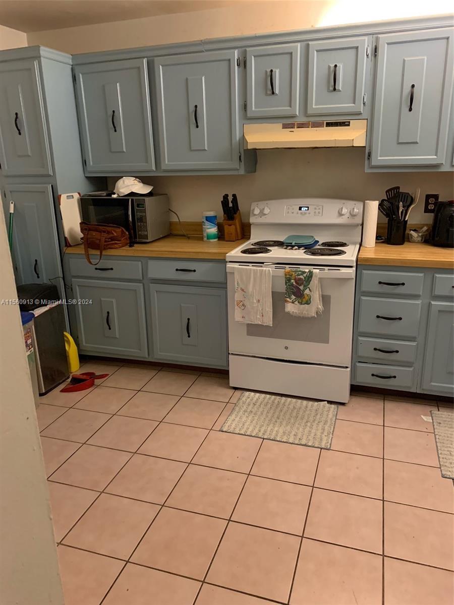 4464 Southeast Village Road Stuart, FL 34997 - Photo 5 of 16 Gallery Image 5