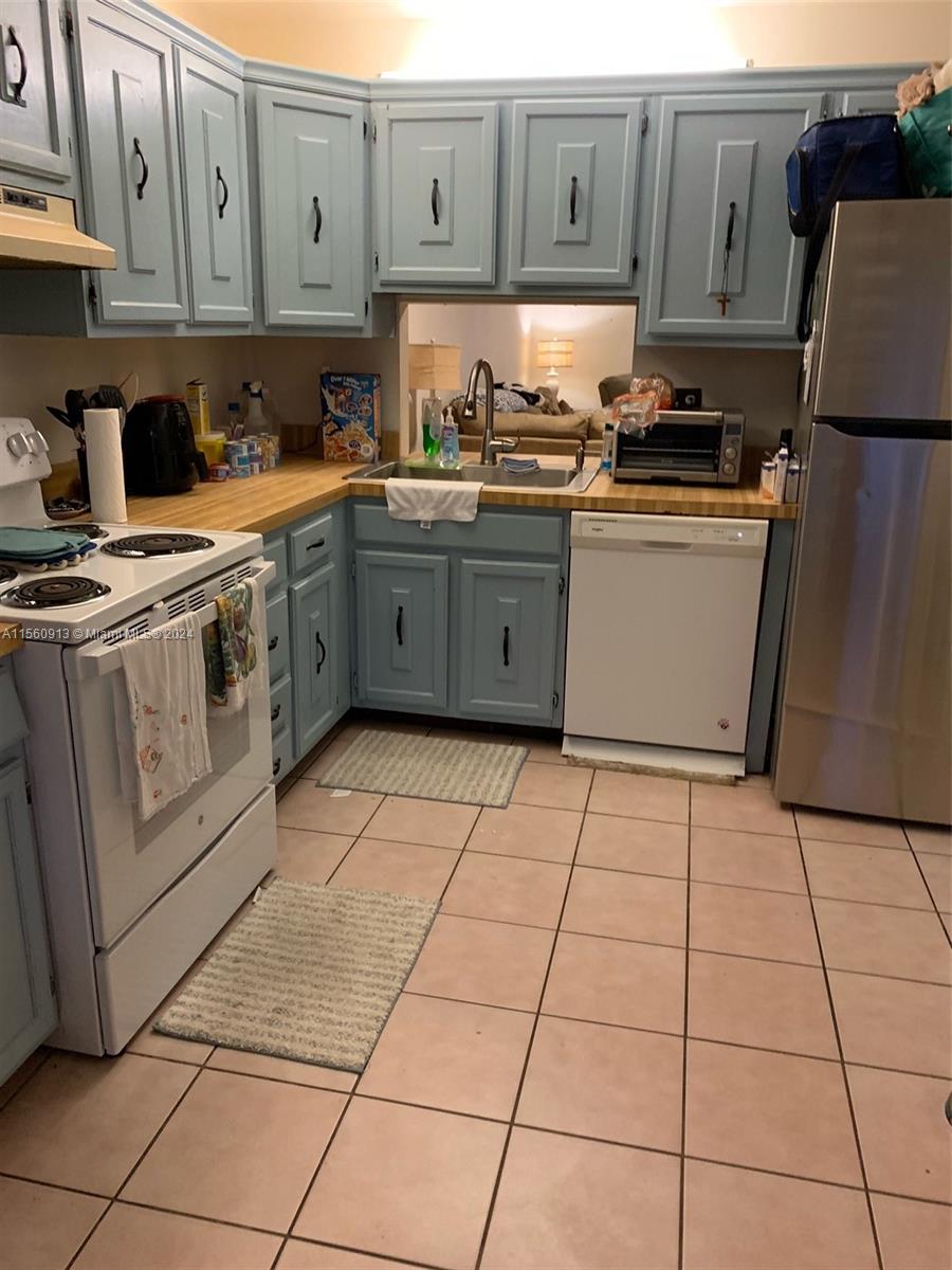 4464 Southeast Village Road Stuart, FL 34997 - Photo 6 of 16 Gallery Image 6