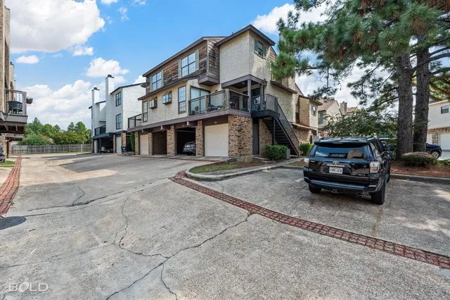 a car parked in front of a white house