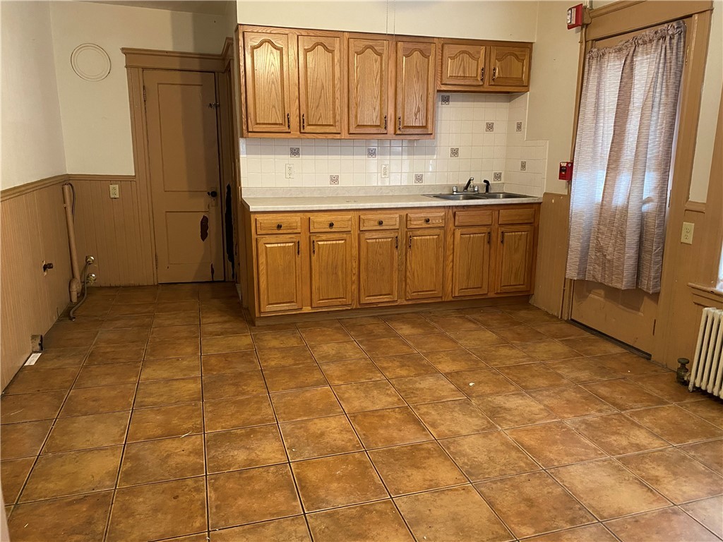 292 Logee Street Woonsocket, RI 02895 - Photo 3 of 28