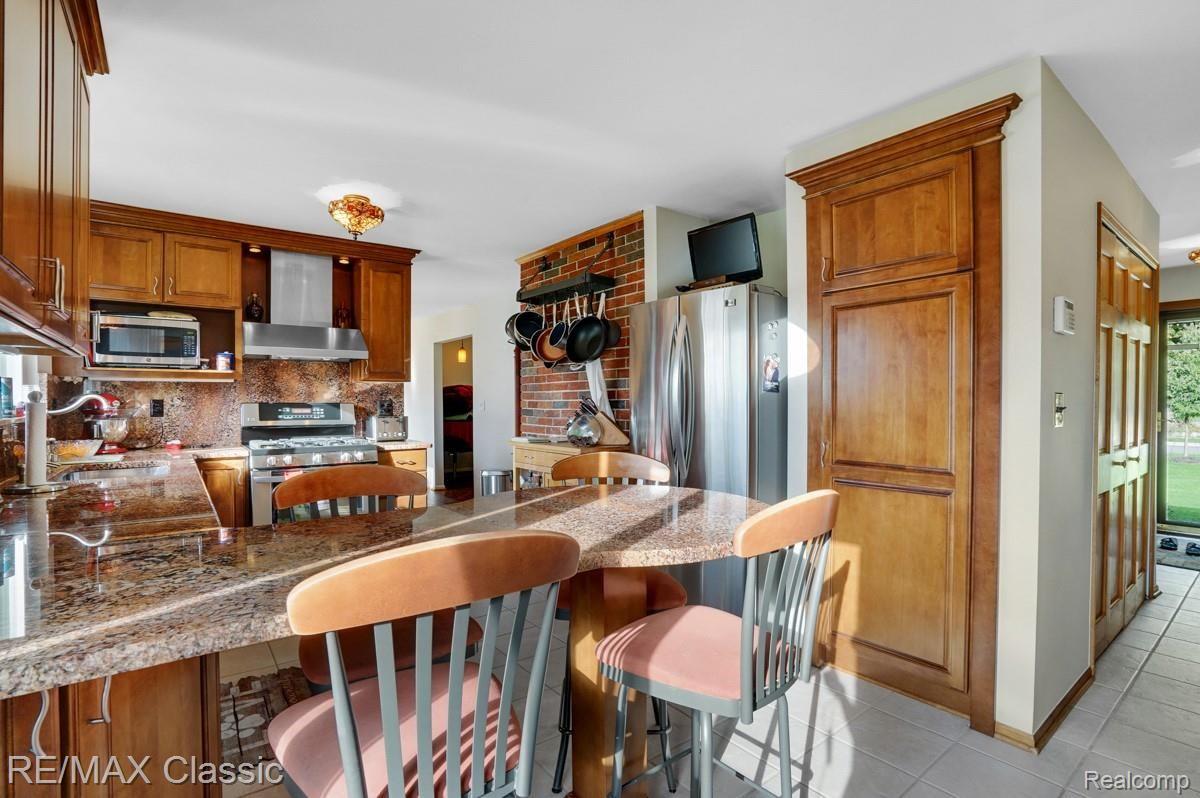 28095 Dixon Road Novi, MI 48377 - Photo 10 of 41 dsc08895-dsc08897.jpg