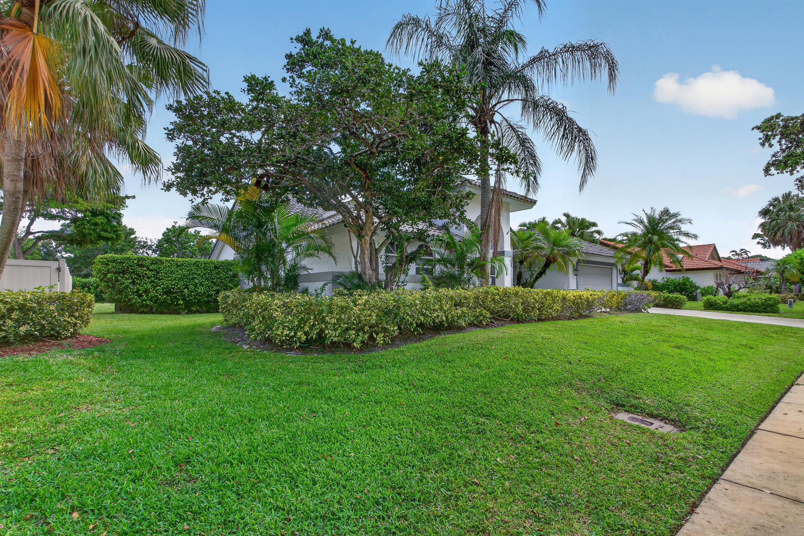 2825 Northwest 29th Drive Boca Raton, FL 33434 - Photo 3 of 56 010_Daniela_boca-2