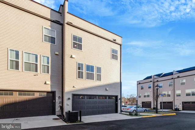 a picture of a dresser