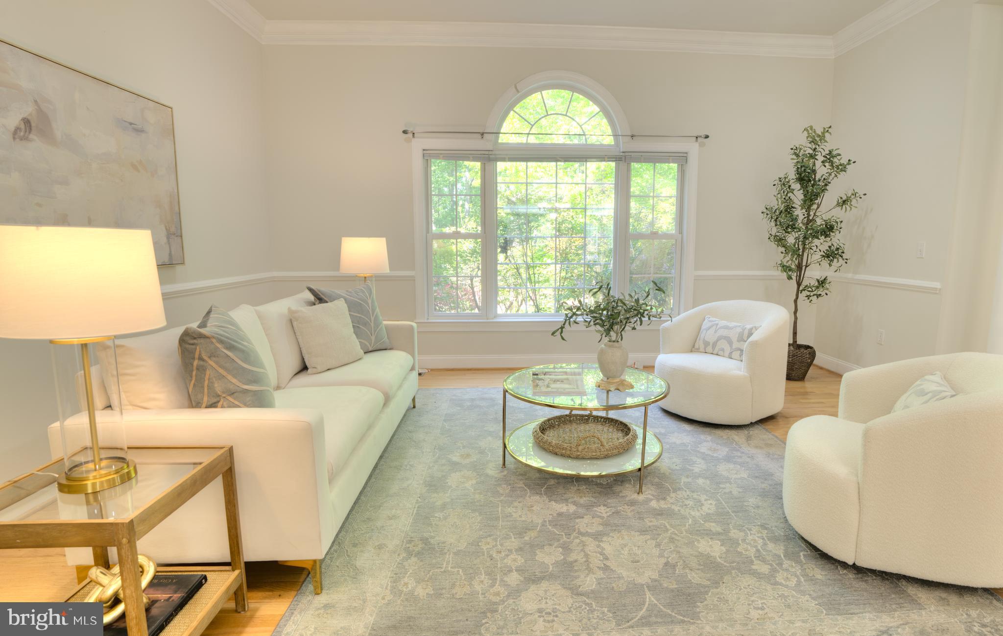 4300 Pinetree Road Rockville, MD 20853 - Photo 11 of 50 a living room with furniture and a table