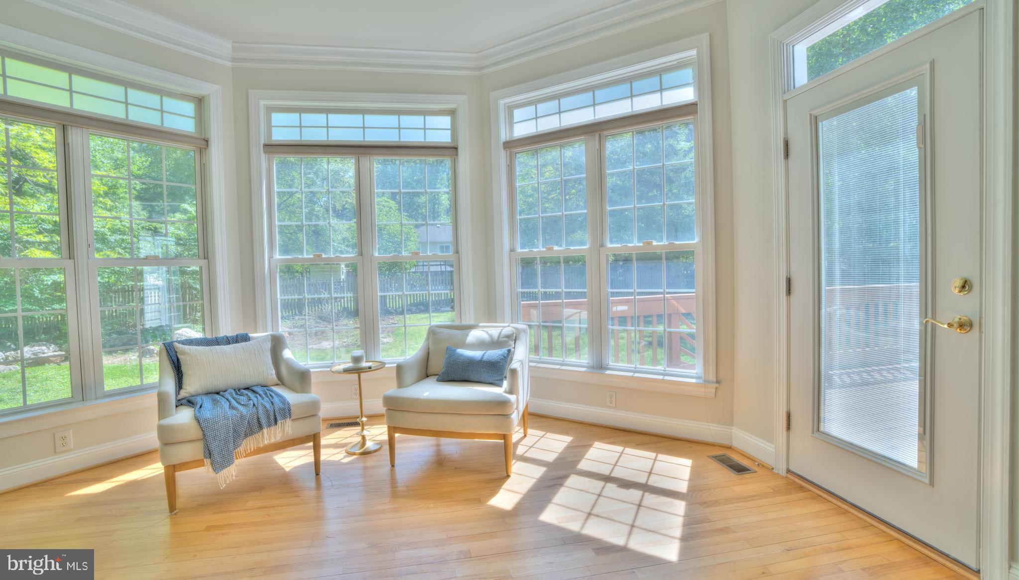 4300 Pinetree Road Rockville, MD 20853 - Photo 18 of 50 a living room with furniture and a window