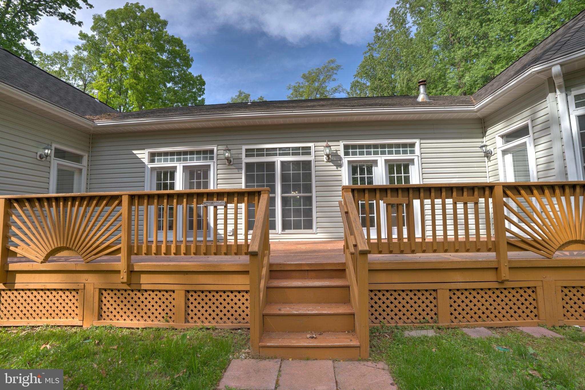 4300 Pinetree Road Rockville, MD 20853 - Photo 39 of 50 a front view of a house with a garden