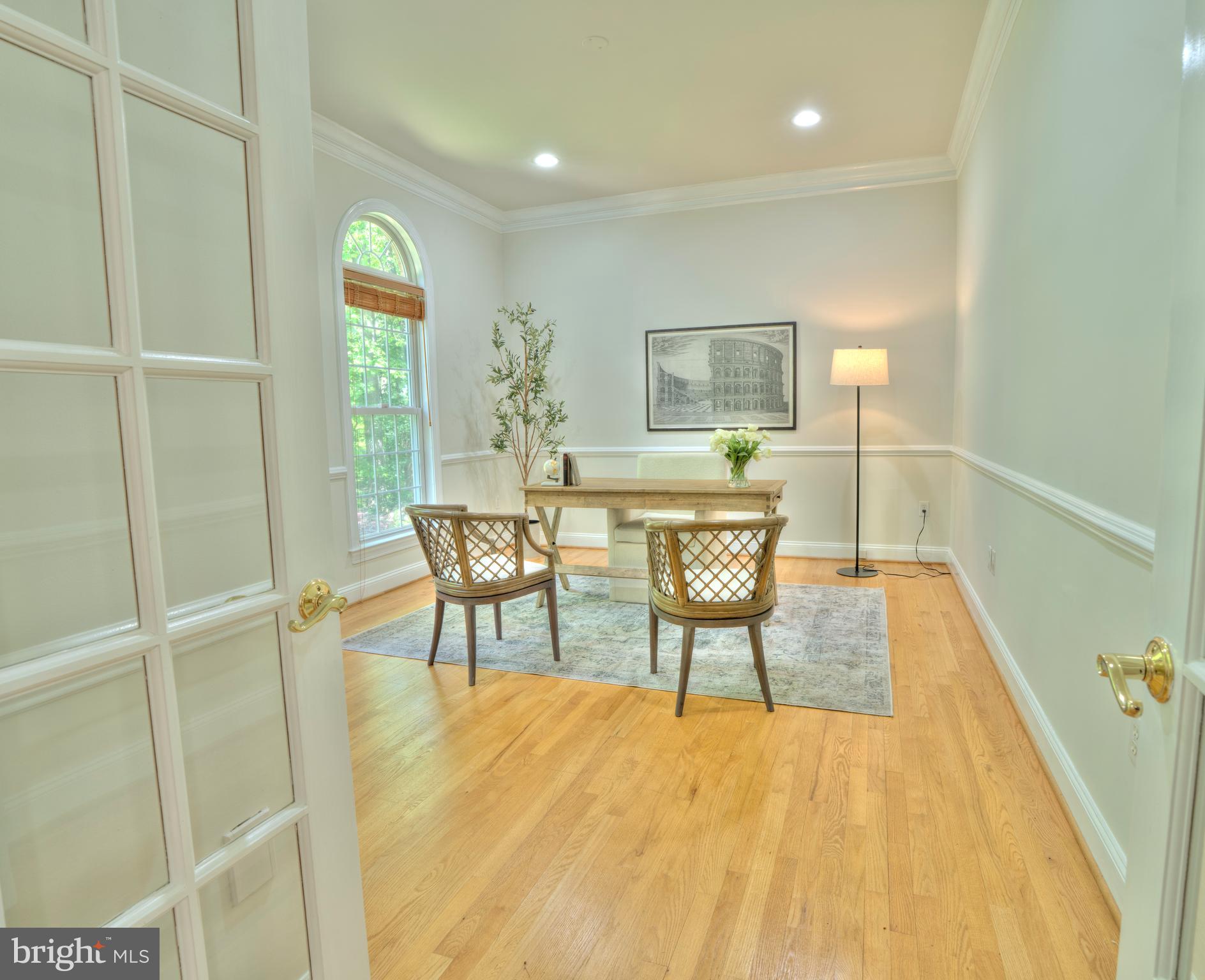 4300 Pinetree Road Rockville, MD 20853 - Photo 7 of 50 a dining room with furniture and window