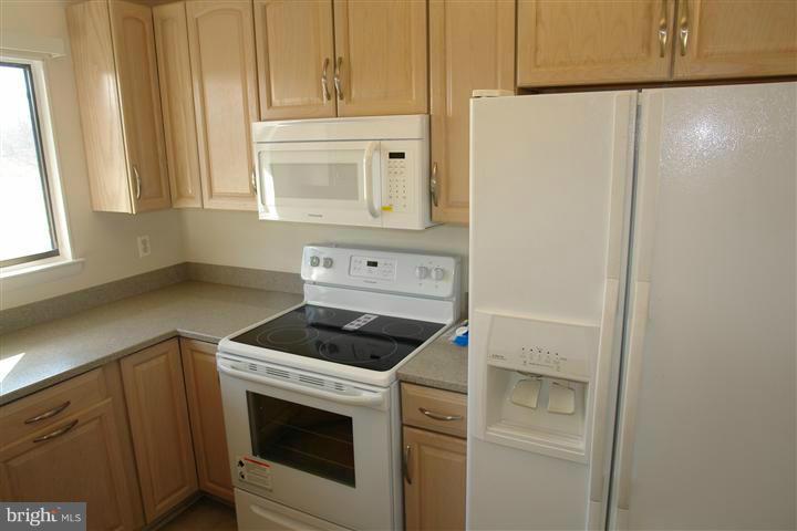 2539 Fox Ridge Court, Unit 50 Woodbridge, VA 22192 - Photo 2 of 20 Kitchen