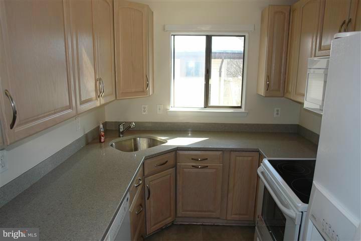2539 Fox Ridge Court, Unit 50 Woodbridge, VA 22192 - Photo 3 of 20 Kitchen