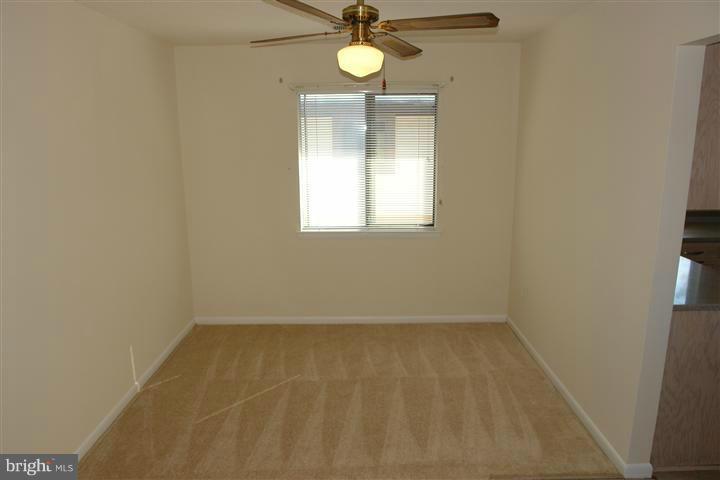 2539 Fox Ridge Court, Unit 50 Woodbridge, VA 22192 - Photo 4 of 20 Dining Room