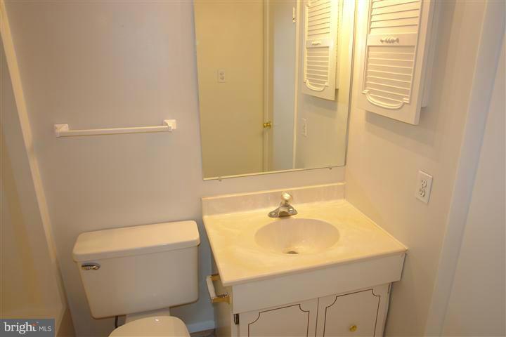 2539 Fox Ridge Court, Unit 50 Woodbridge, VA 22192 - Photo 8 of 20 Bath (Master)