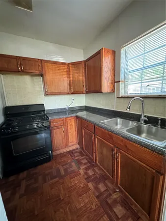 $800 | 4202 Walker Street, Houston, TX 77023