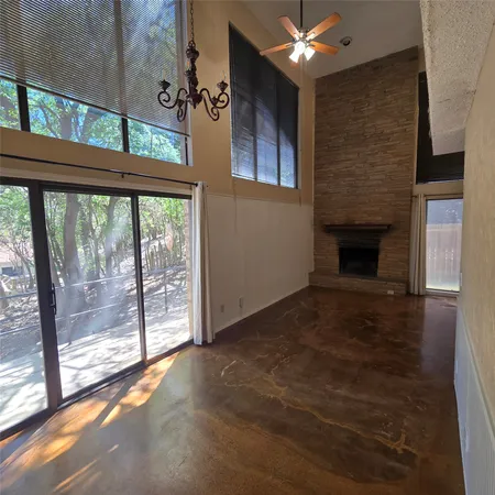 a view of livingroom with furniture