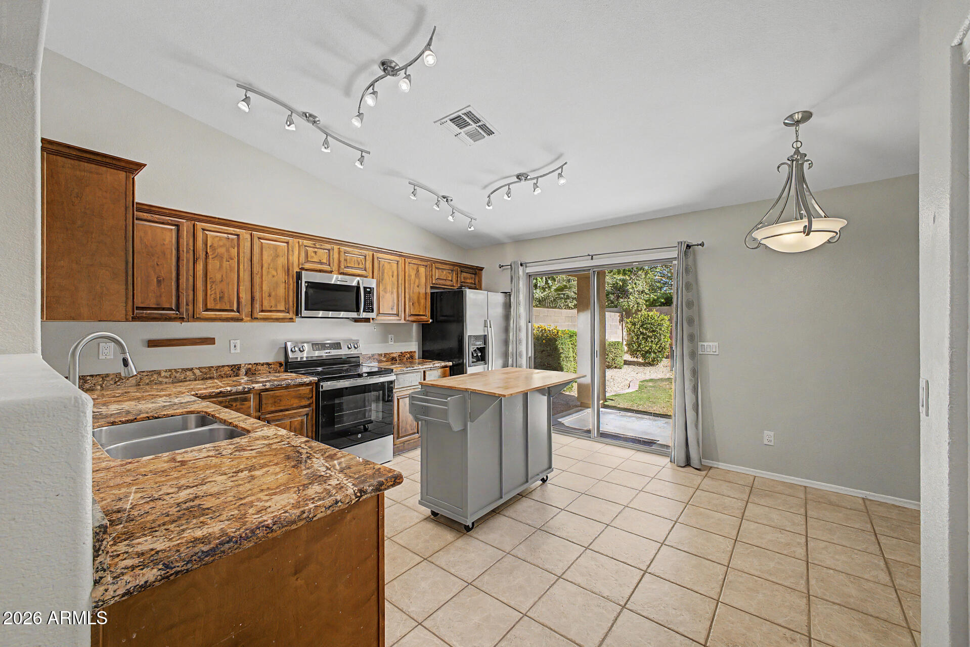 7019 West Phelps Road Peoria, AZ 85382 - Photo 8 of 31