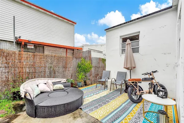 $4,400 | 274 Northwest 43rd Street, Miami, FL 33127