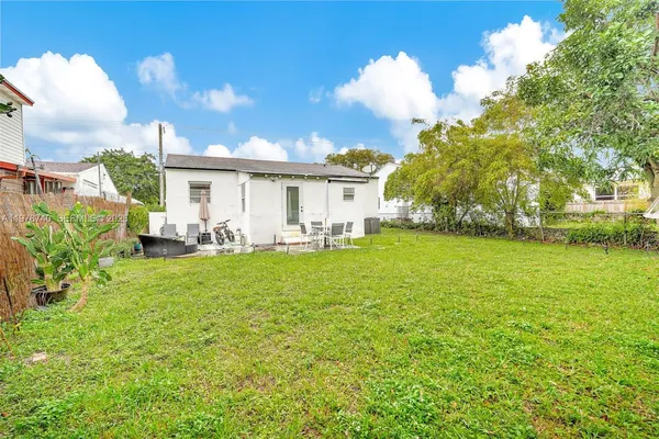 $4,400 | 274 Northwest 43rd Street, Miami, FL 33127