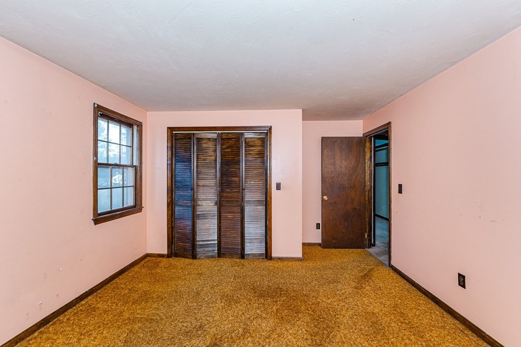 29 Emery Road Townsend, MA 01469 - Photo 9 of 25 an empty room with windows