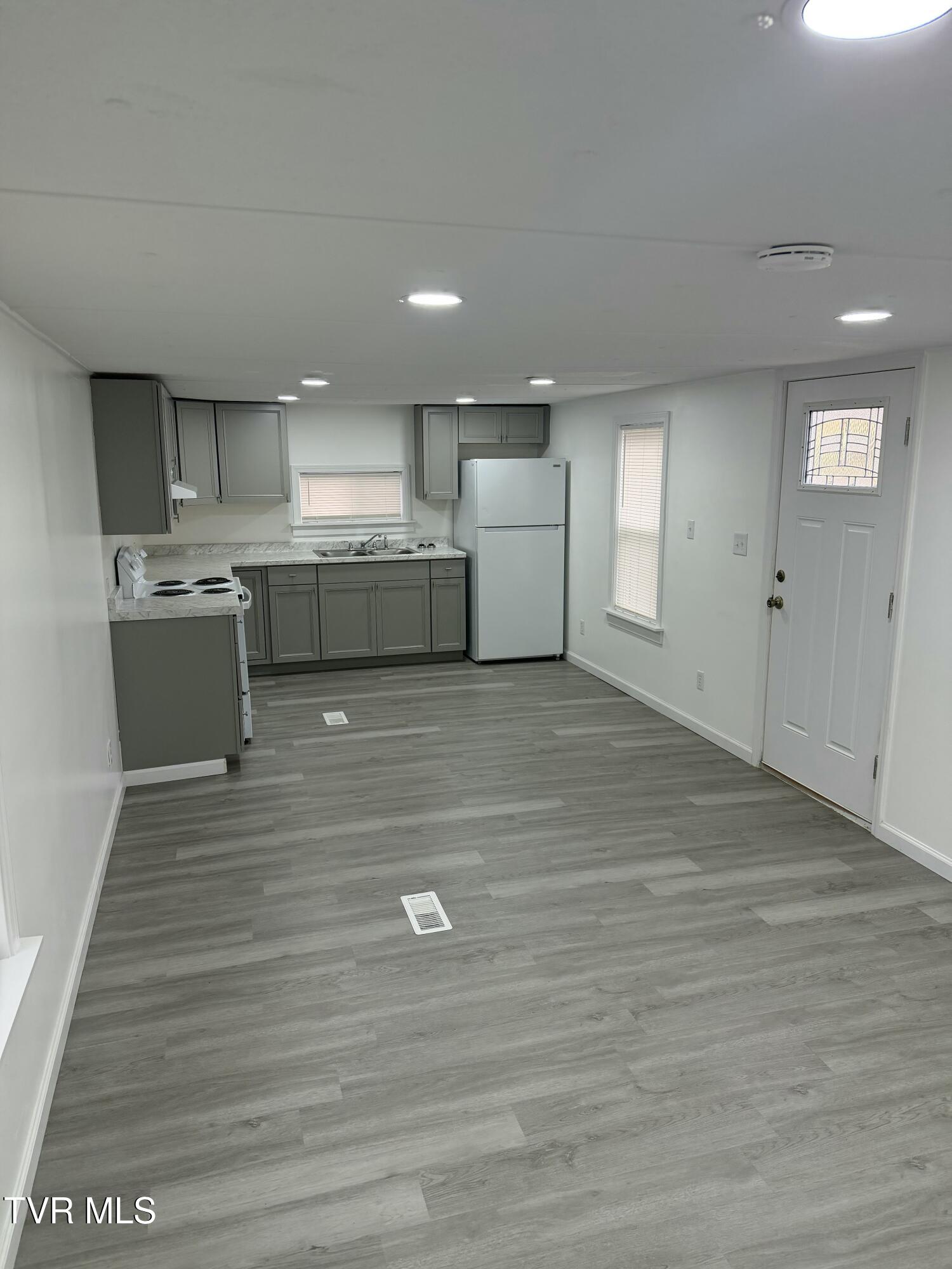 173 Dan Cole Road Elizabethton, TN 37643 - Photo 3 of 11 IMG_1831