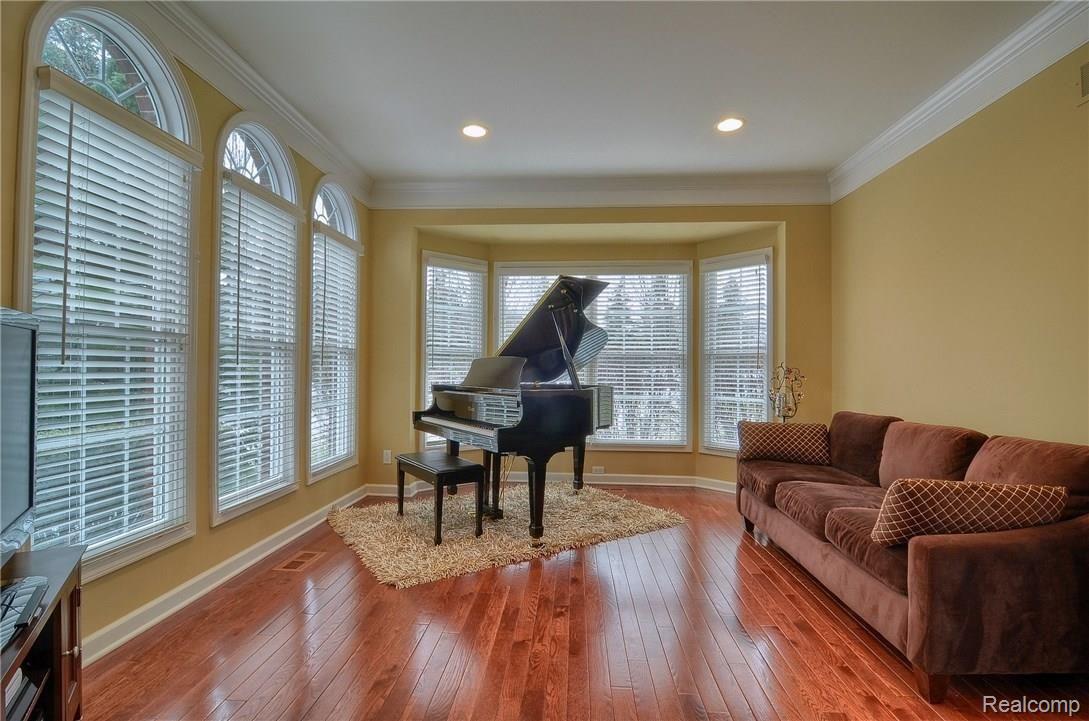 2287 Andover Boulevard Rochester, MI 48306 - Photo 7 of 40 Living_Room.jpg