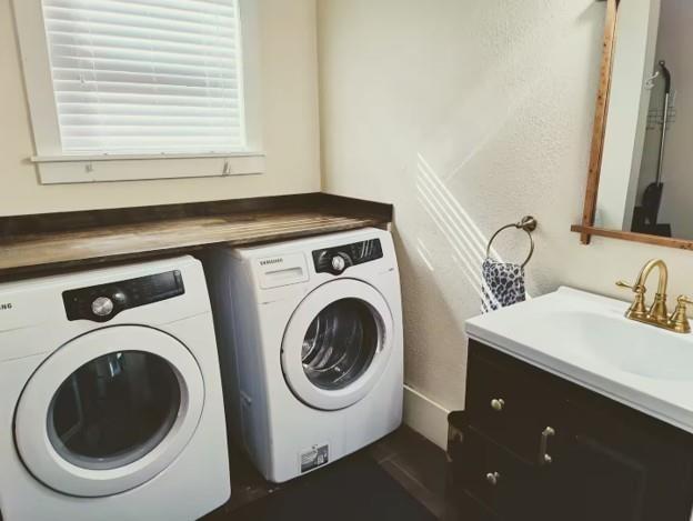 617 South 12th Street Waco, TX 76706 - Photo 22 of 27 a utility room with dryer and washer