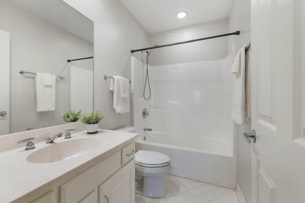 $2,600 | 4207 A Kirtland Road, Nashville, TN 37215