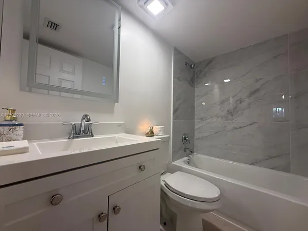 $219,900 | 523 Trace Circle, Unit 105, Deerfield Beach, FL 33441