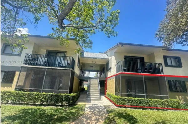 $219,900 | 523 Trace Circle, Unit 105, Deerfield Beach, FL 33441