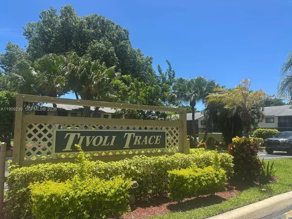 $219,900 | 523 Trace Circle, Unit 105, Deerfield Beach, FL 33441