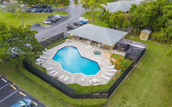 $219,900 | 523 Trace Circle, Unit 105, Deerfield Beach, FL 33441