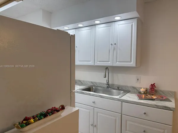 $219,900 | 523 Trace Circle, Unit 105, Deerfield Beach, FL 33441