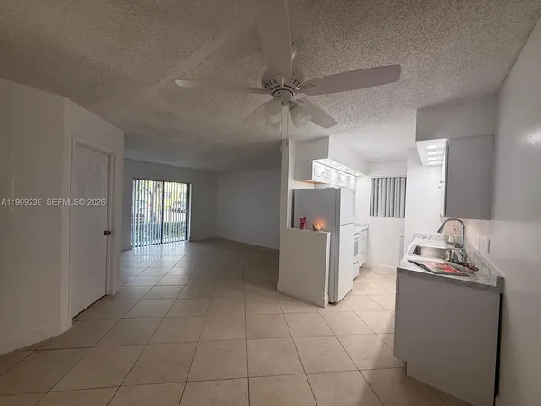 $219,900 | 523 Trace Circle, Unit 105, Deerfield Beach, FL 33441