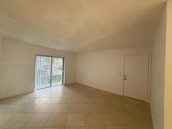 $219,900 | 523 Trace Circle, Unit 105, Deerfield Beach, FL 33441
