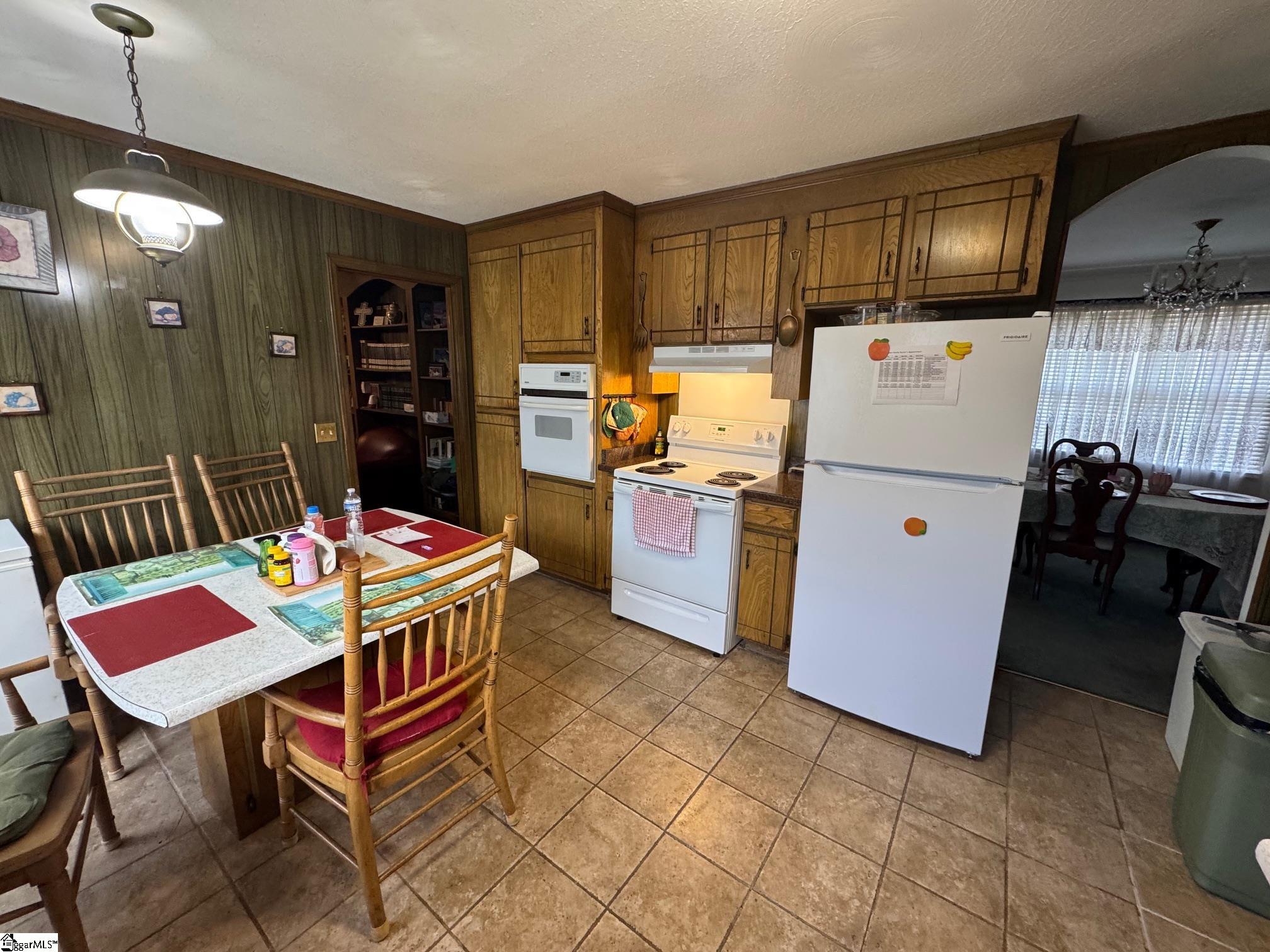 240 Jones Road Taylors, SC 29687 - Photo 5 of 22