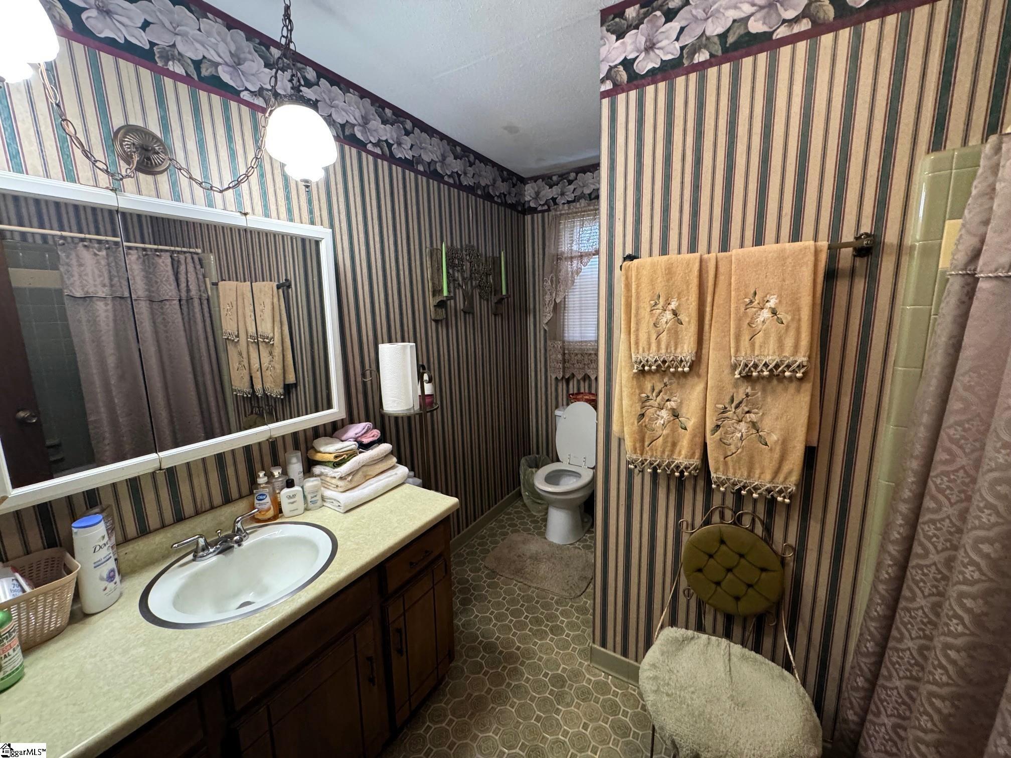 240 Jones Road Taylors, SC 29687 - Photo 9 of 22