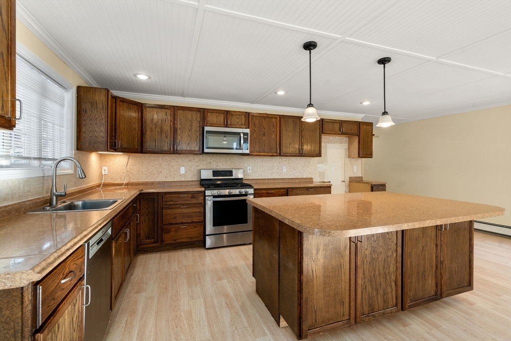 27 Stillman Street Framingham, MA 01702 - Photo 10 of 24