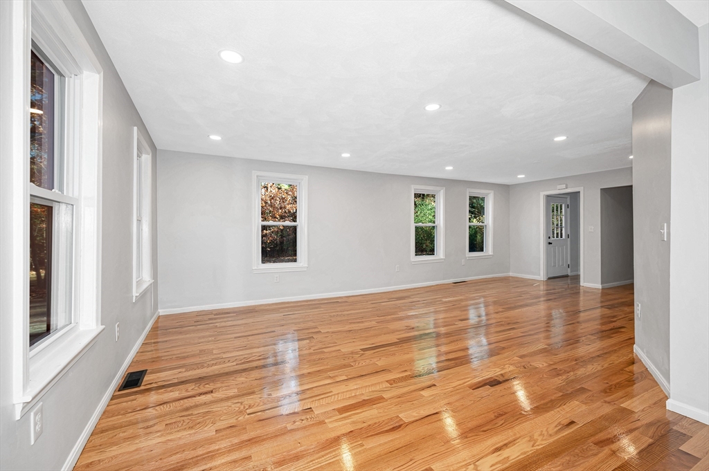 210 Dunstable Road North Chelmsford, MA 01863 - Photo 21 of 41