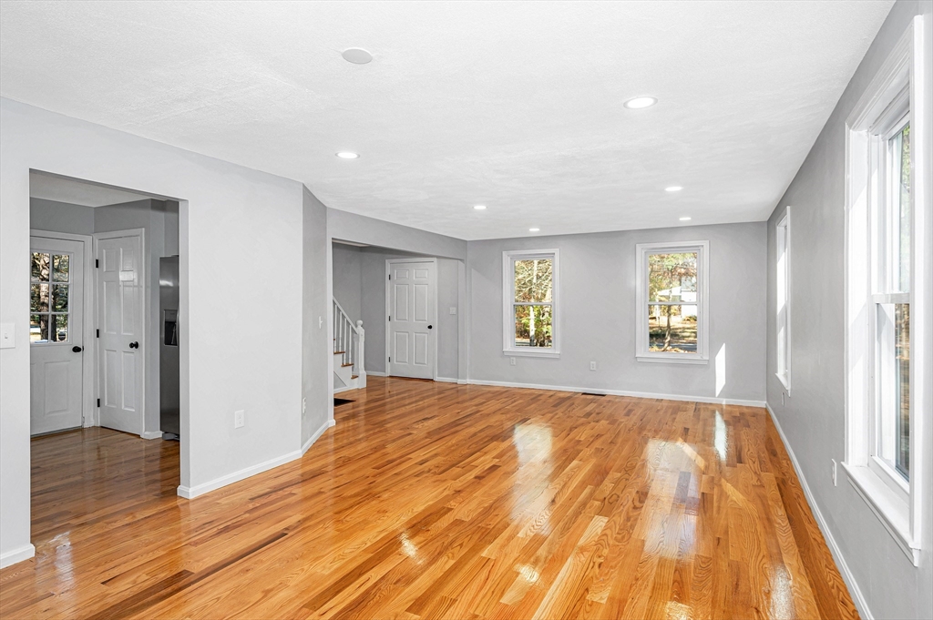 210 Dunstable Road North Chelmsford, MA 01863 - Photo 5 of 41