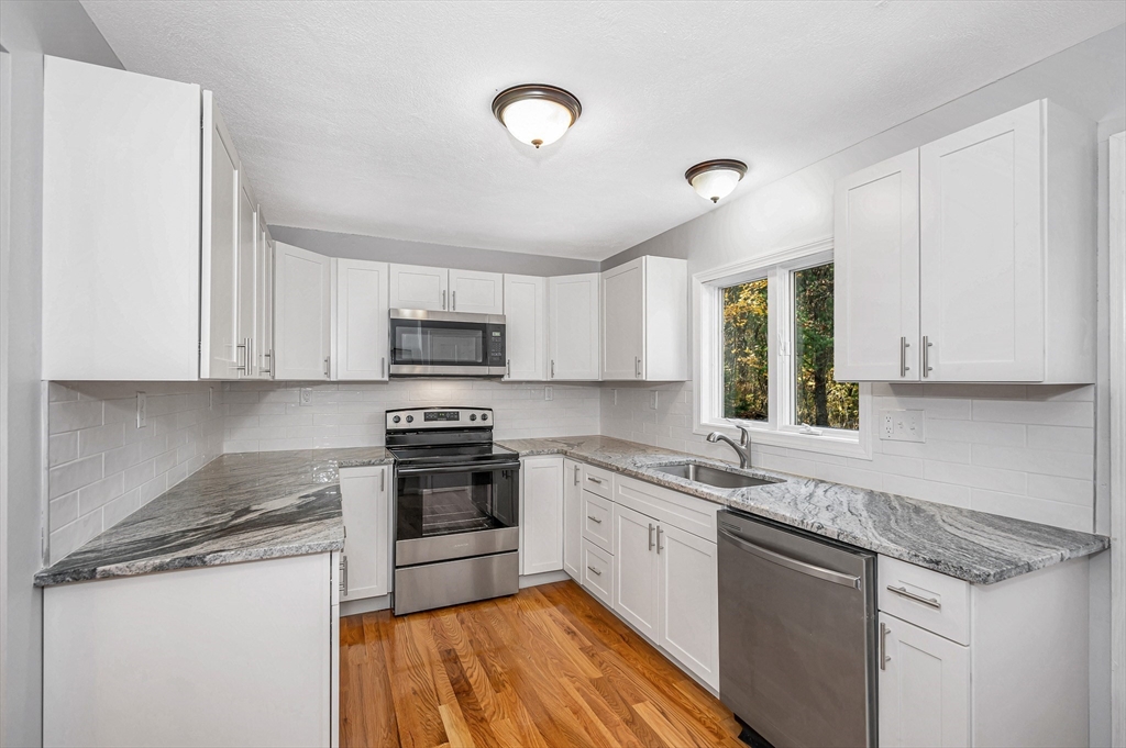 210 Dunstable Road North Chelmsford, MA 01863 - Photo 7 of 41