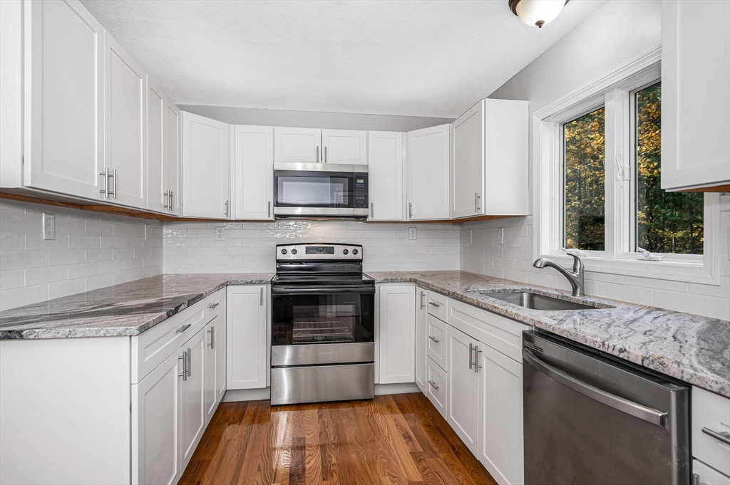 210 Dunstable Road North Chelmsford, MA 01863 - Photo 8 of 41