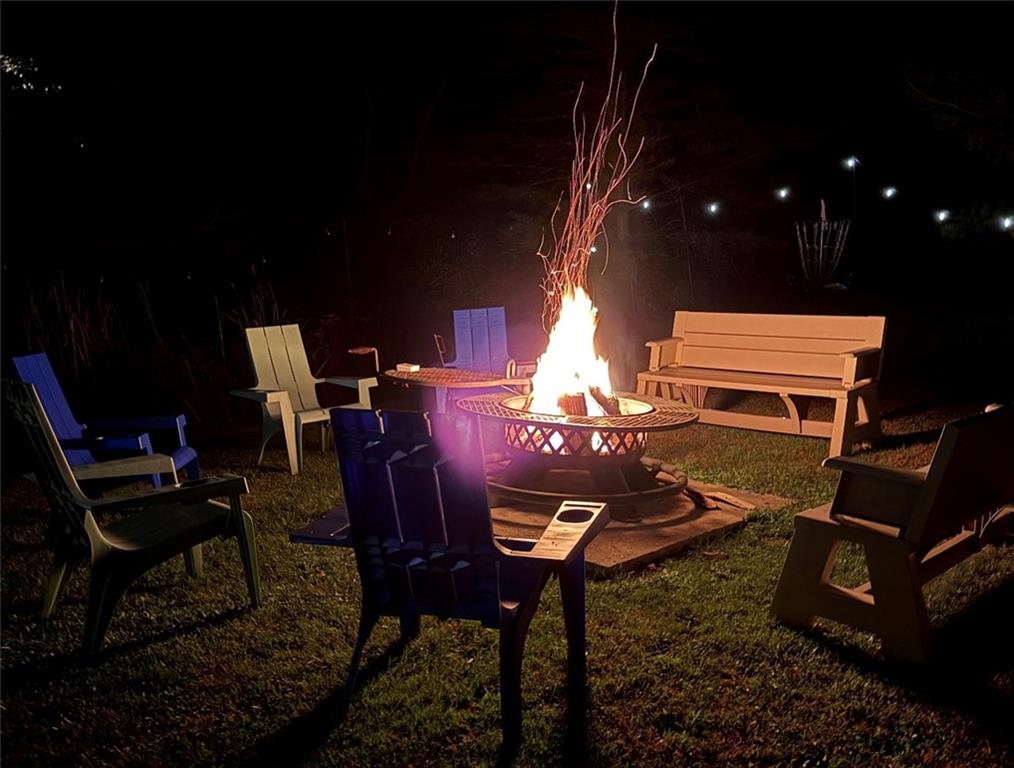 110 West McQuistion Road Butler, PA 16001 - Photo 31 of 32 a backyard of a house with table and chairs