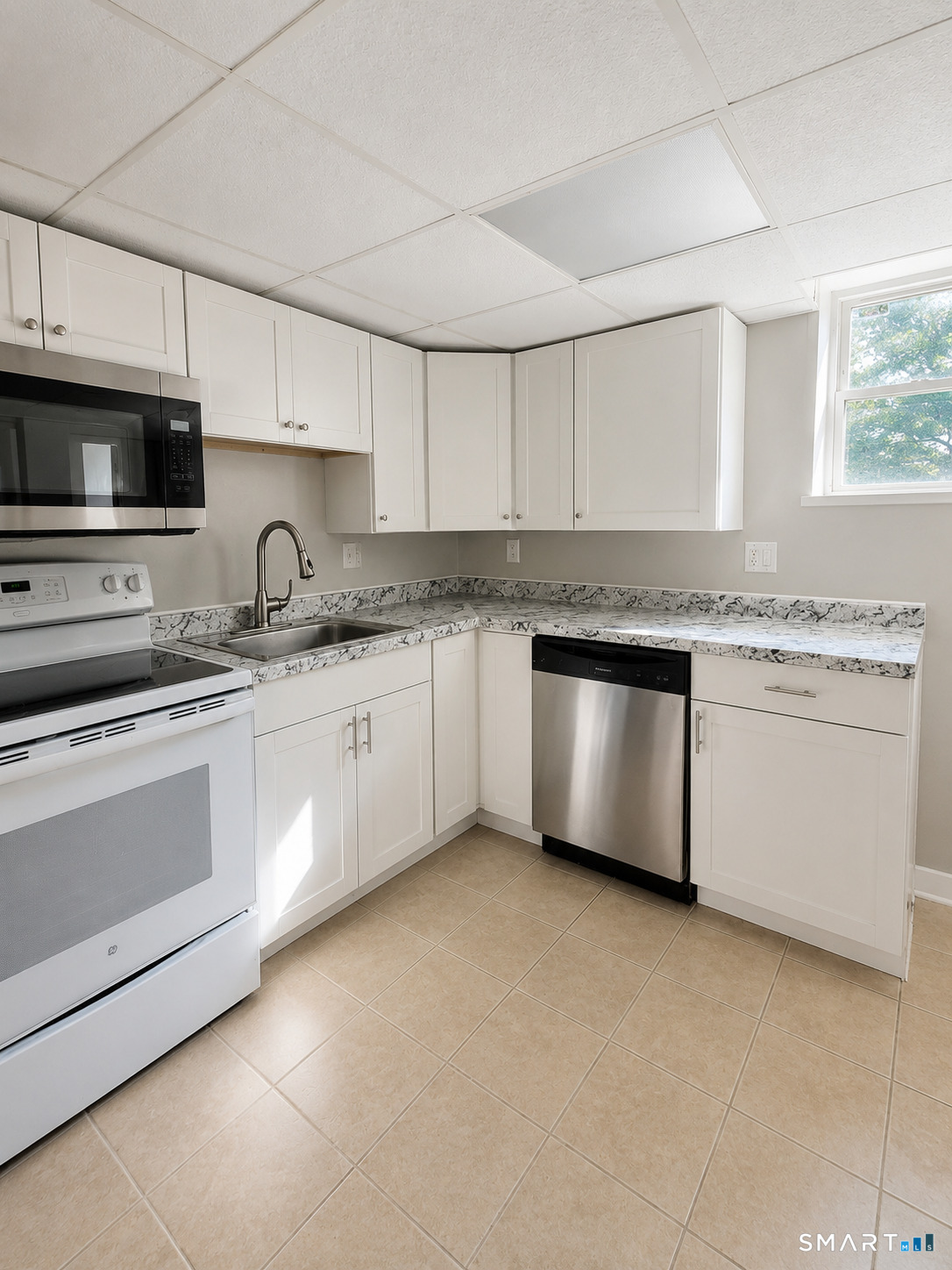 3-17 Curve Street, Unit 9 Branford, CT 06405 - Photo 4 of 8