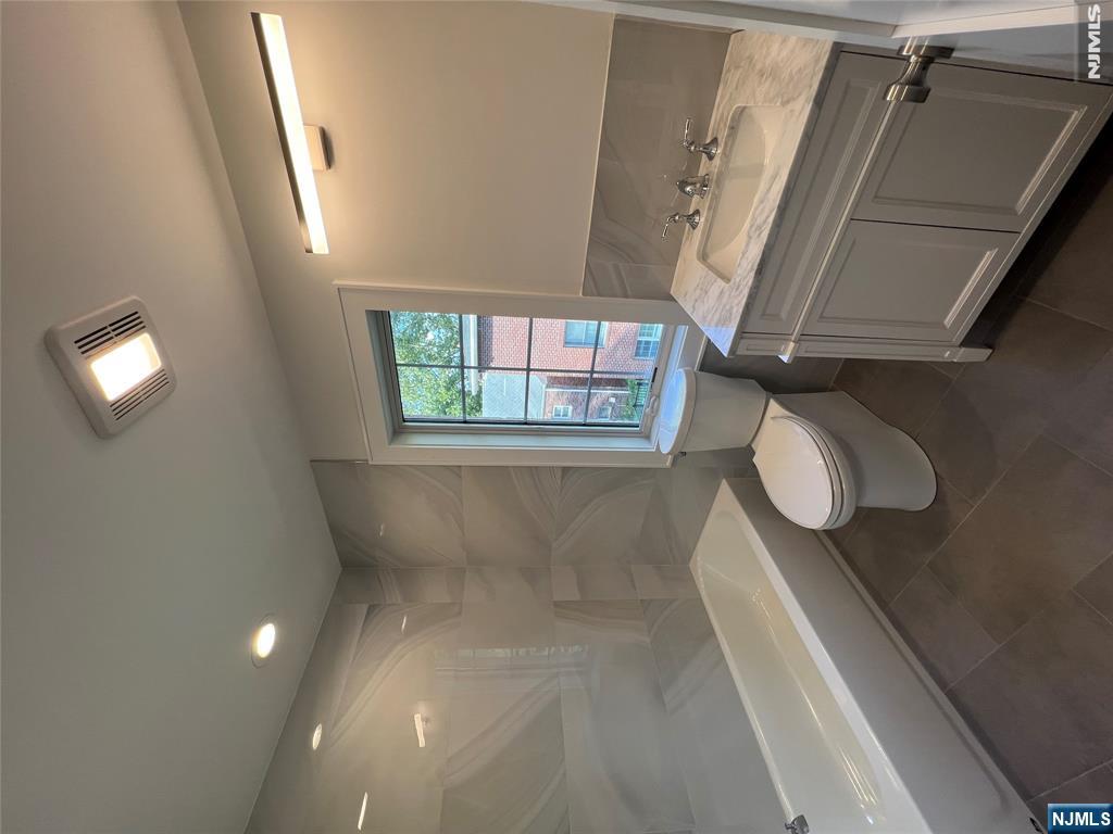 839 Pleasant View Terrace, Unit 2 Ridgefield, NJ 07657 - Photo 9 of 13 Gallery Image 9