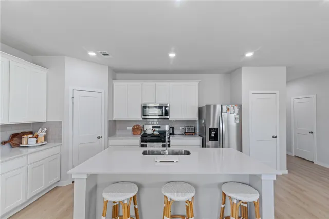 $2,100 | 123 Alset Circle, Magnolia, TX 77354