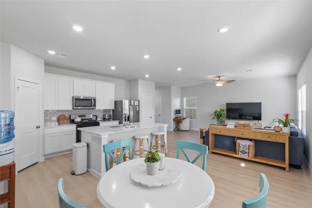 $2,100 | 123 Alset Circle, Magnolia, TX 77354