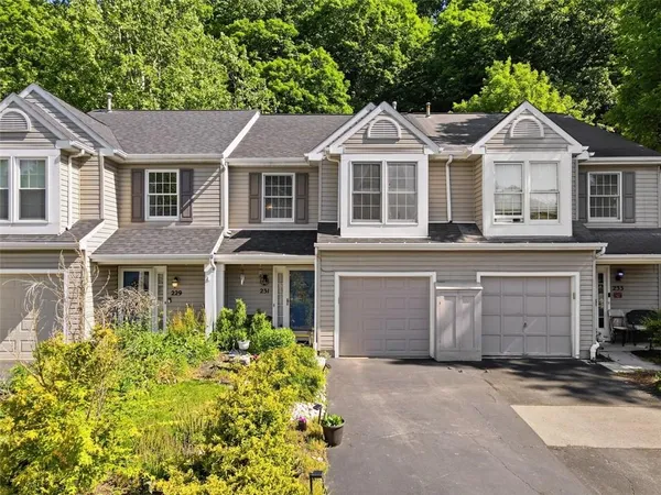 $299,000 | 231 Commons Drive, Oakmont, PA 15139