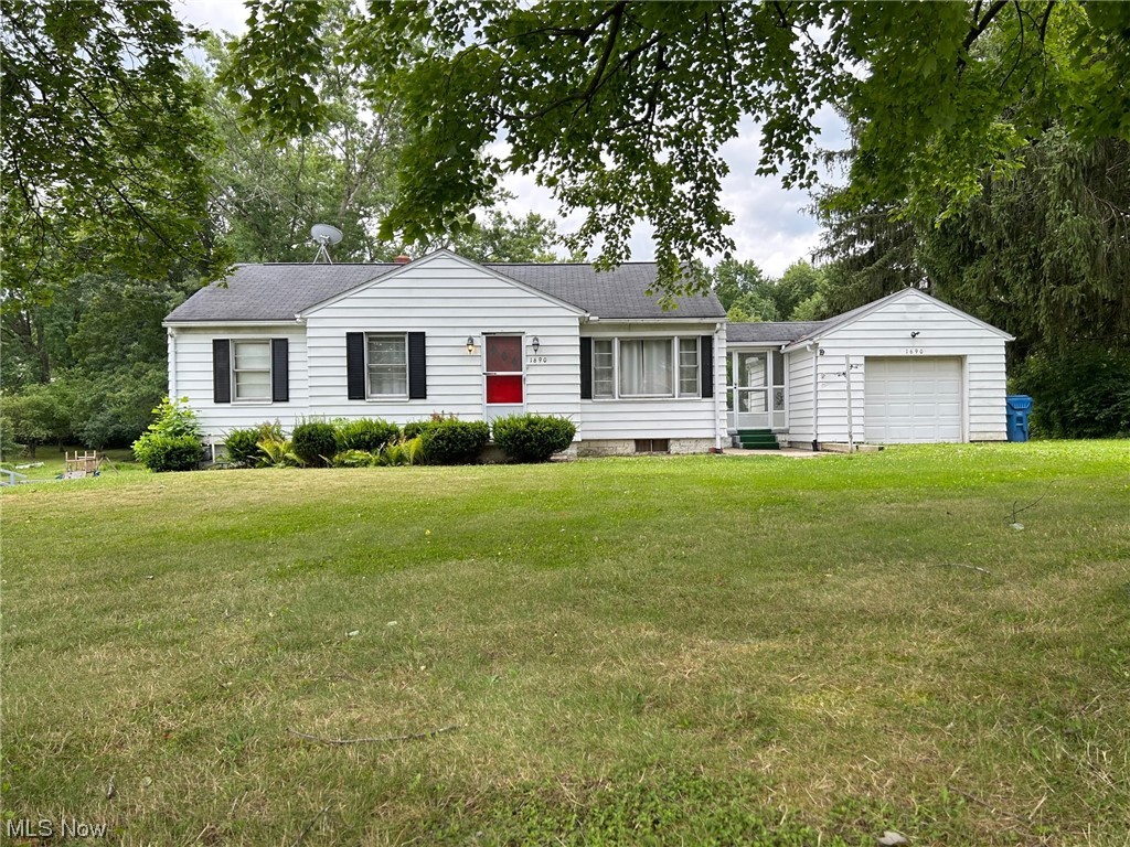 1690 Far View Road Akron, OH 44312 - Photo 1 of 17