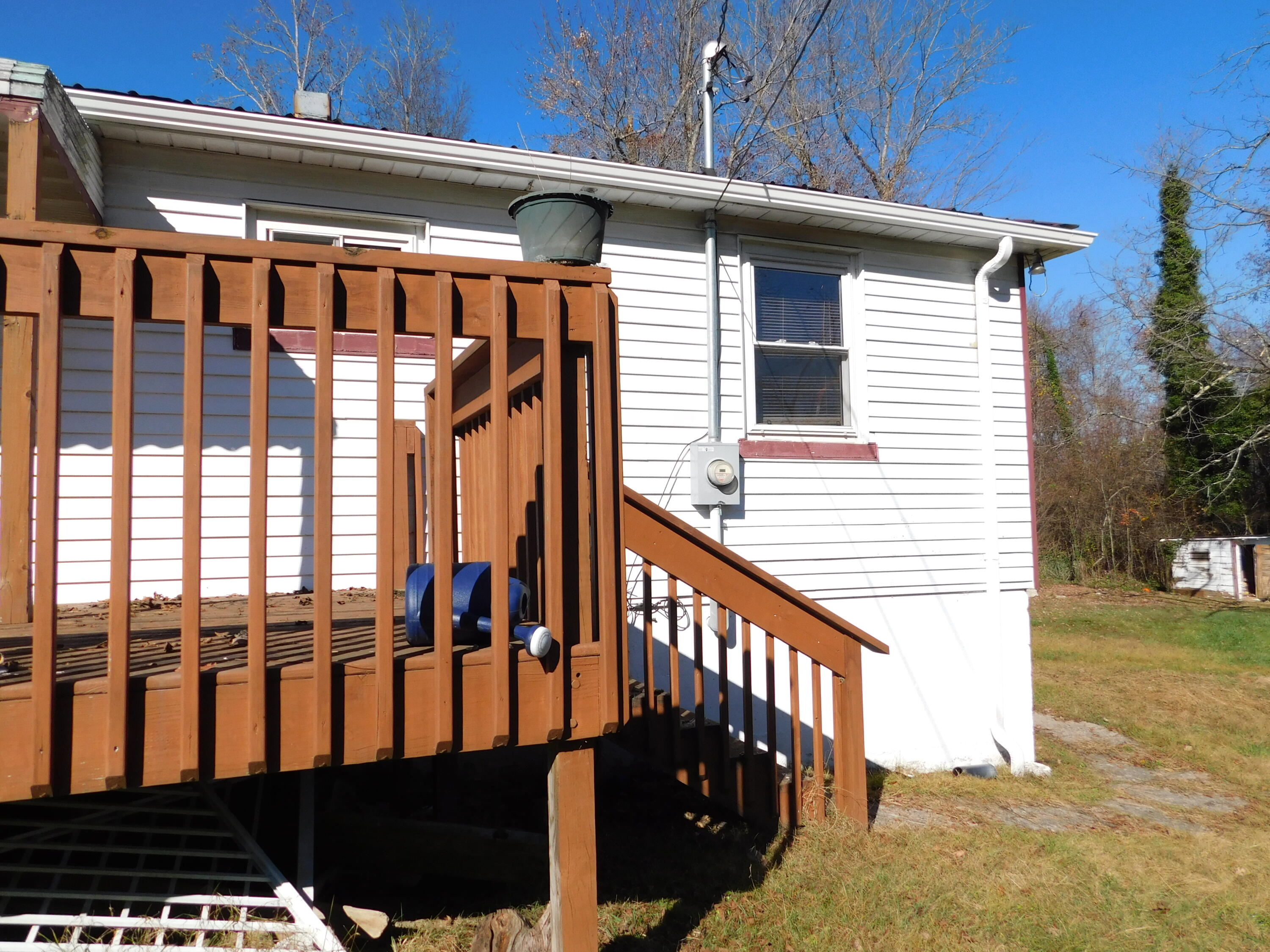 2592 Dungannon Road Coeburn, VA 24230 - Photo 6 of 27 Another view of the new gutters