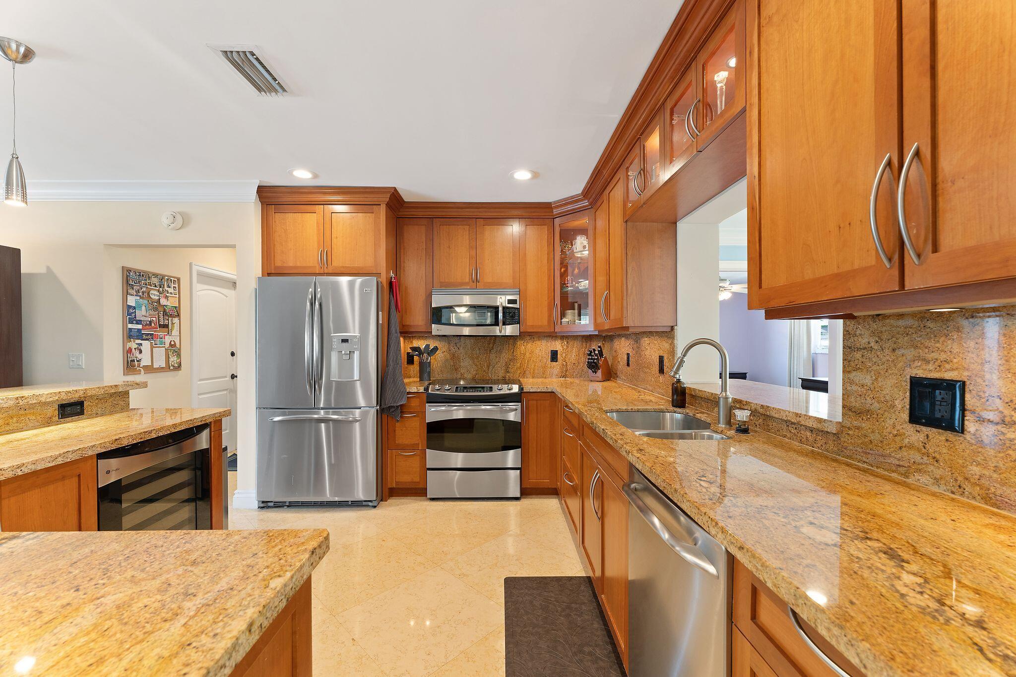 1083 Southwest 3rd Street Boca Raton, FL 33486 - Photo 8 of 33 pMjNL-7A