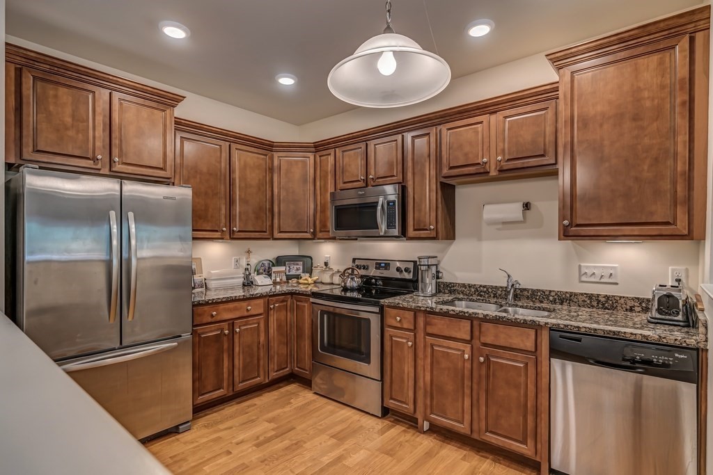 36 Augustus Court, Unit 1012 Reading, MA 01867 - Photo 1 of 28